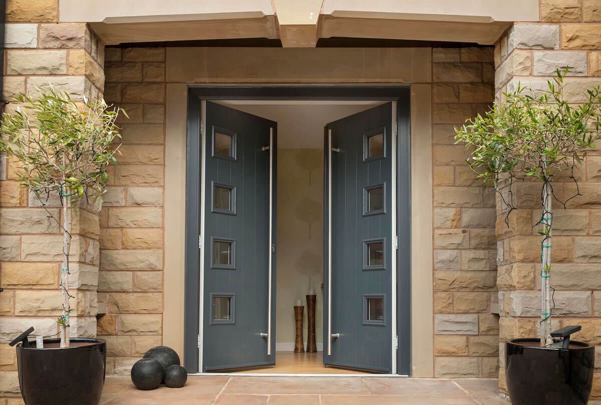 https://signaturehomeimprovements.uk/wp-content/uploads/2024/10/double-front-door.jpg